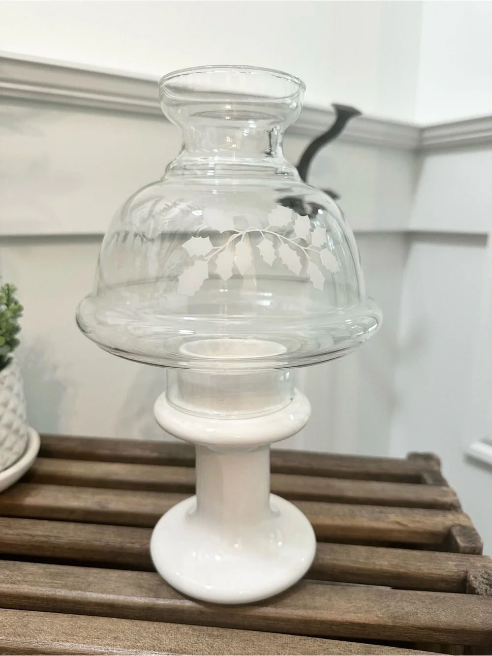 Vintage Style Glass Hurricane Candle Fairy Lamp White Base Simple Leaf Design
